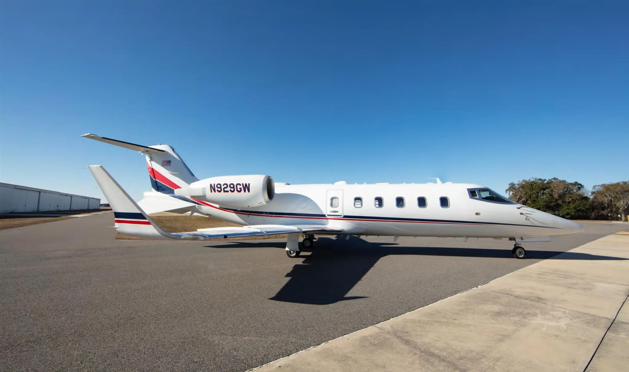Exterior view of a 2013 LEARJET 60XR, N929GW.
