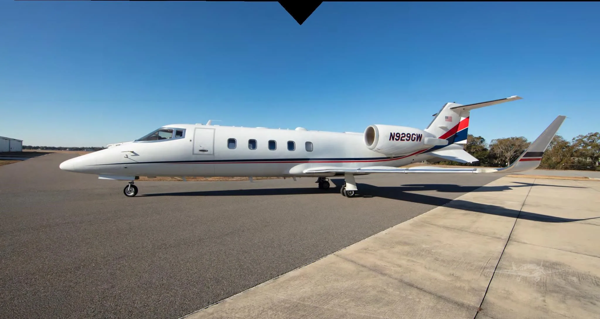 Exterior view of a 2013 LEARJET 60XR, N929GW.