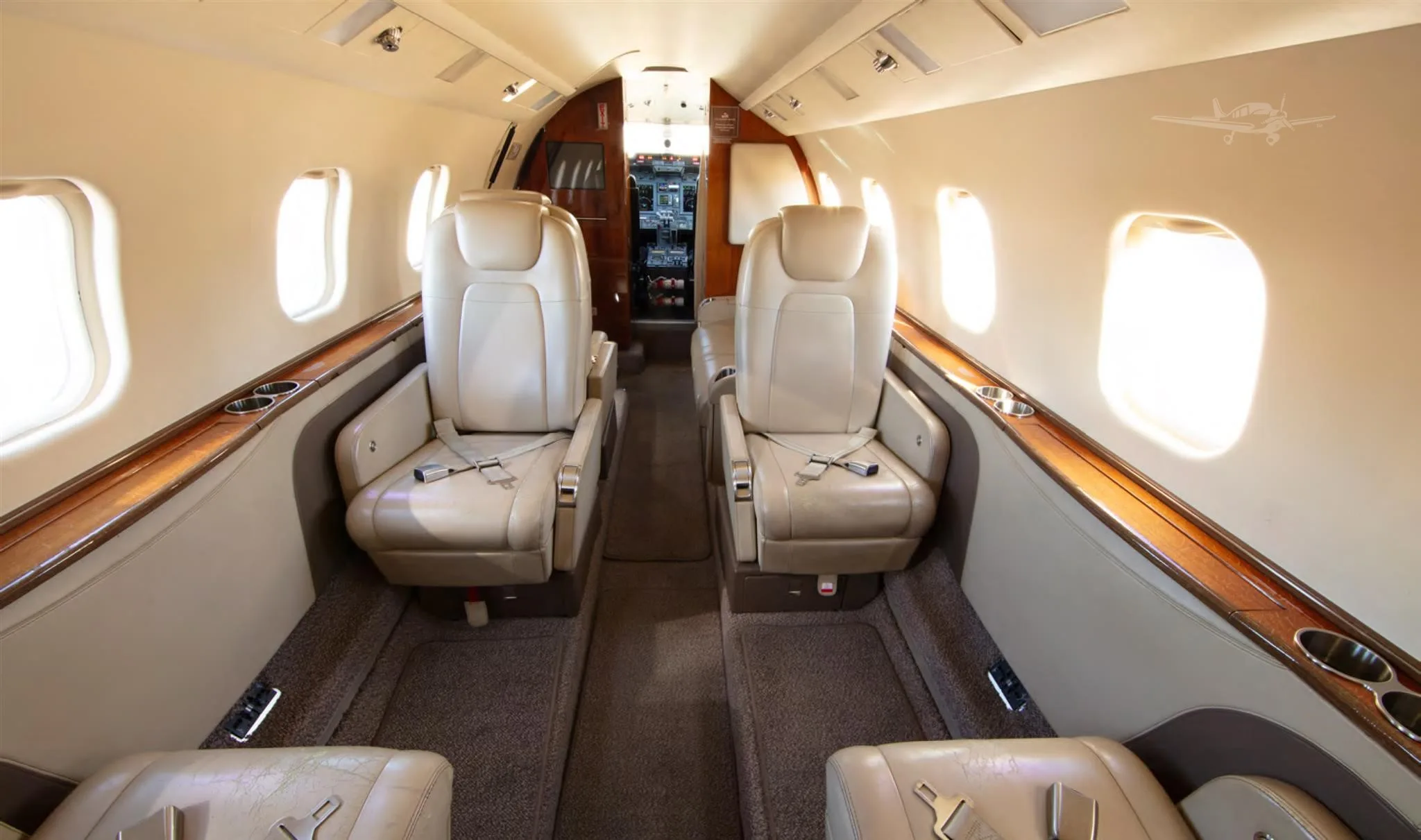 Cabin interior of a 2013 LEARJET 60XR.