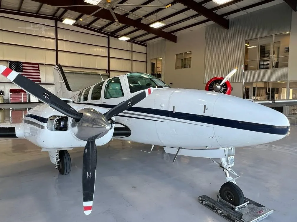 Exterior view of a 1998 BEECHCRAFT 58 BARON, N167TR.