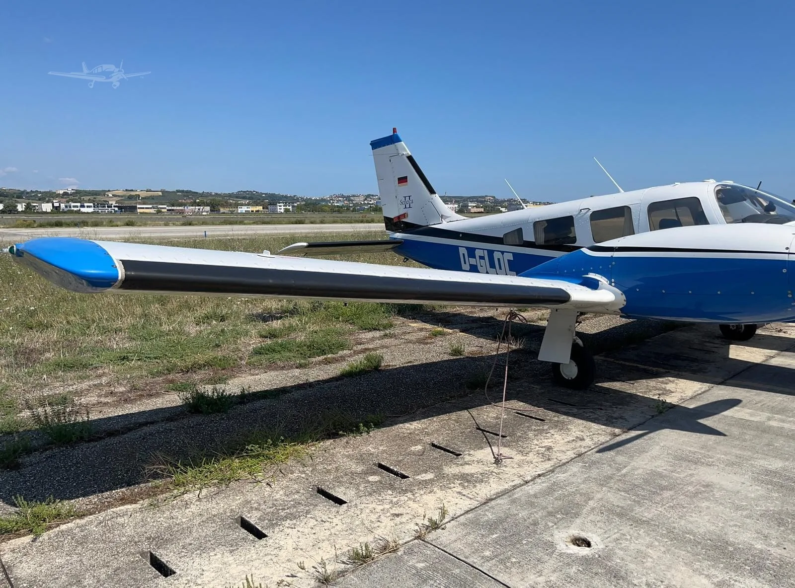 Exterior view of a 1978 PIPER SENECA II, D-GLOC.