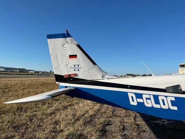 Exterior view of a 1978 PIPER SENECA II, D-GLOC.