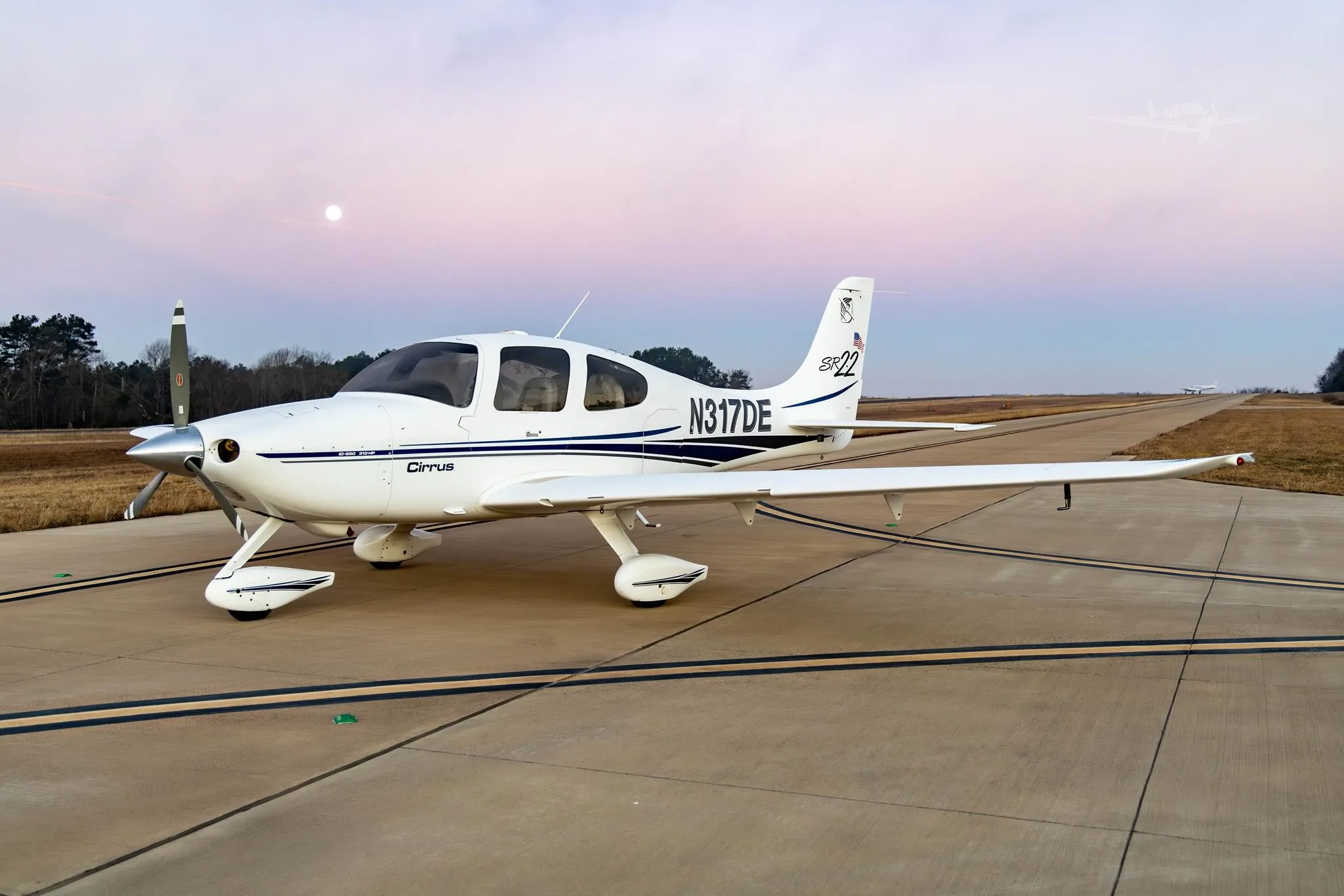 Exterior view of a 2001 CIRRUS SR22, N317DE.
