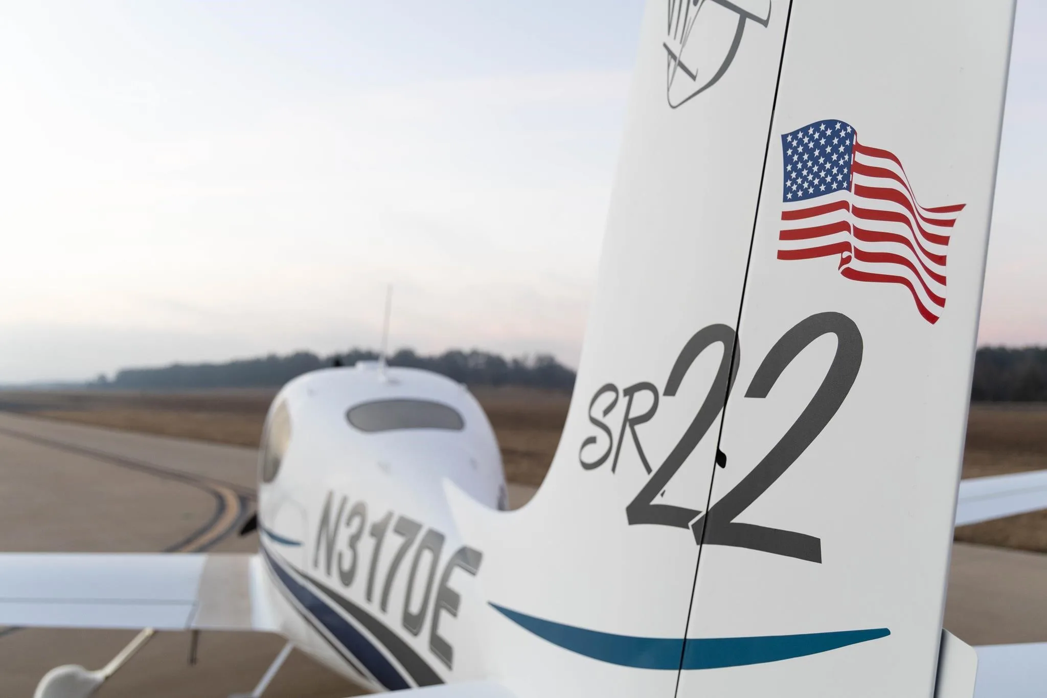 Exterior view of a 2001 CIRRUS SR22, N317DE.