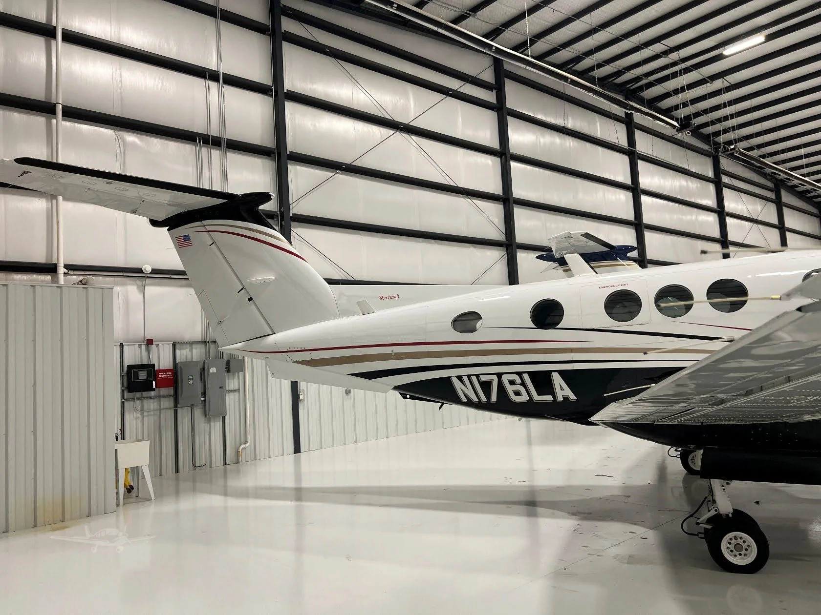 Exterior view of a 1983 BEECHCRAFT KING AIR F90-1, N176LA.