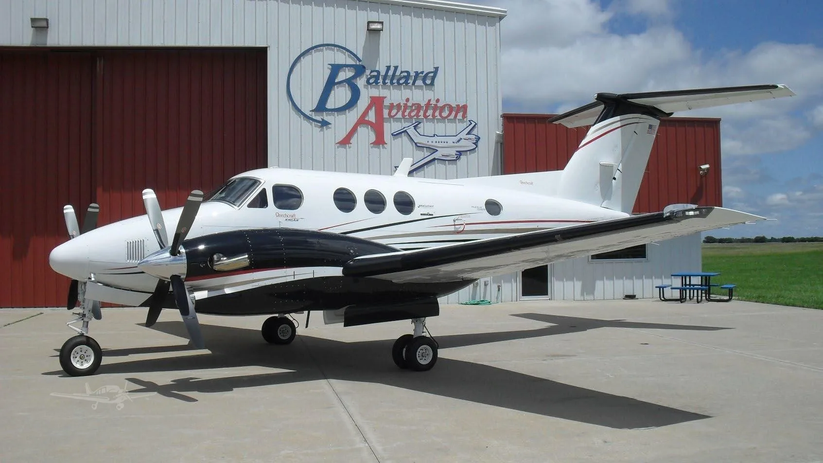 Exterior view of a 1983 BEECHCRAFT KING AIR F90-1, N176LA.