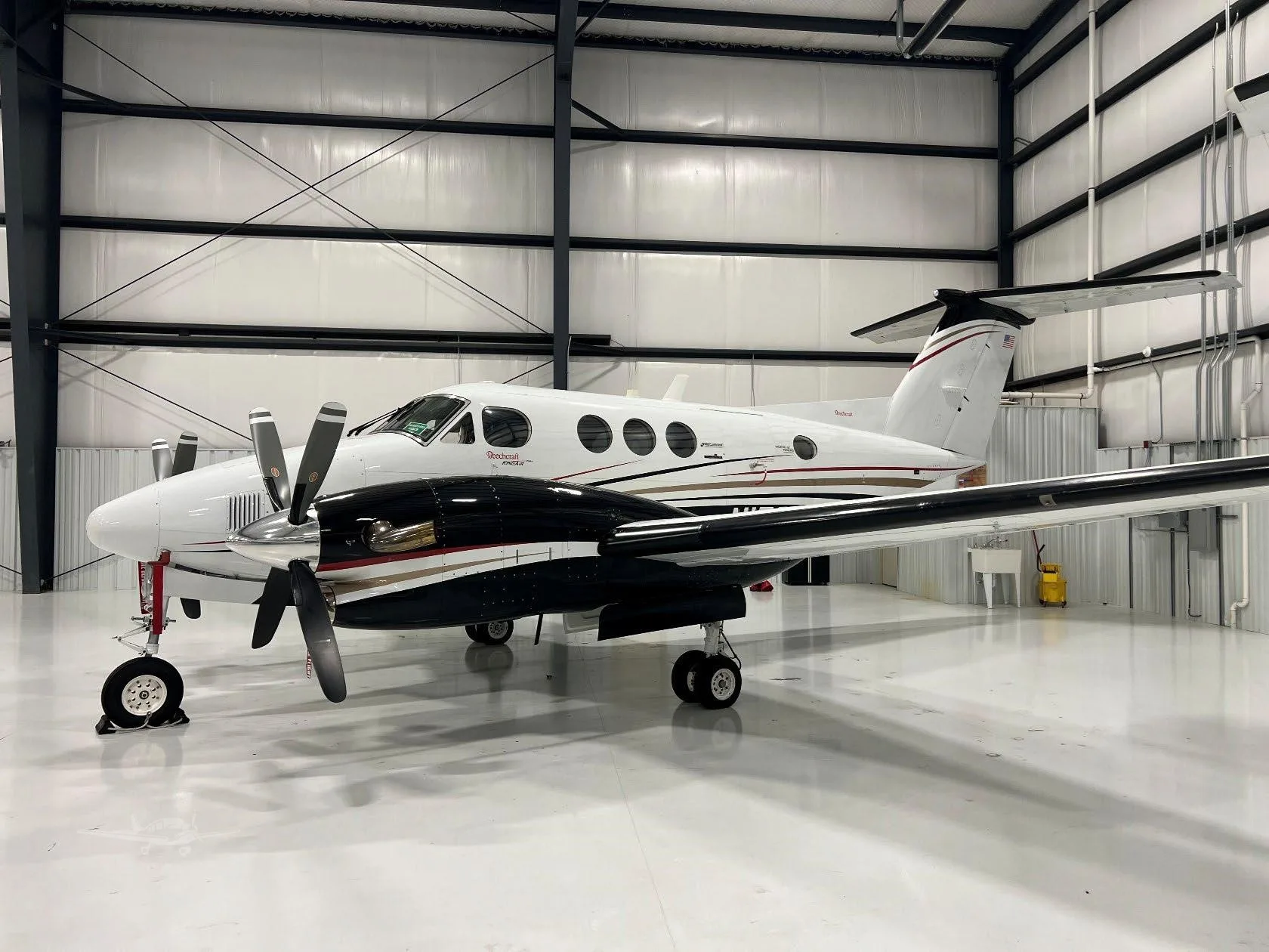 Exterior view of a 1983 BEECHCRAFT KING AIR F90-1, N176LA.