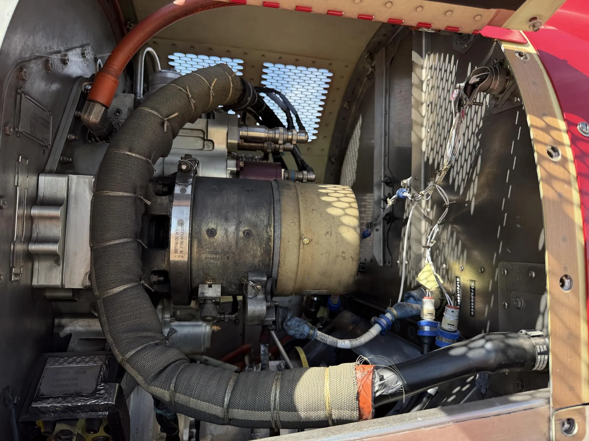 Engine detail of a 2021 BELL 505 JET RANGER X.