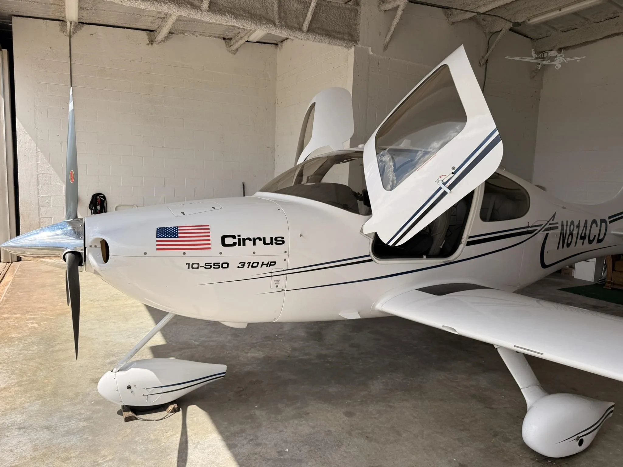 Exterior view of a 2002 CIRRUS SR22, N814CD.