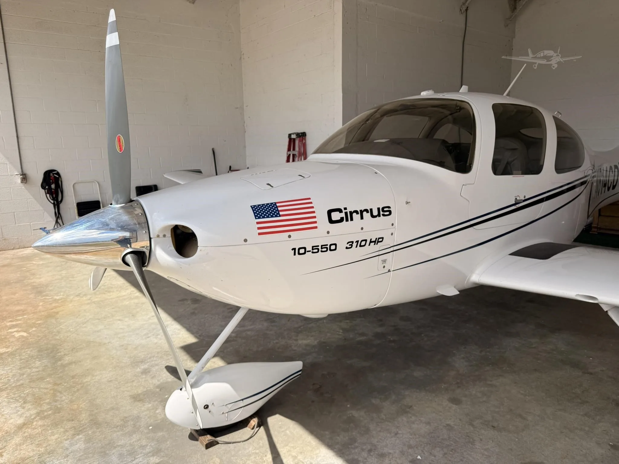 Exterior view of a 2002 CIRRUS SR22, N814CD.