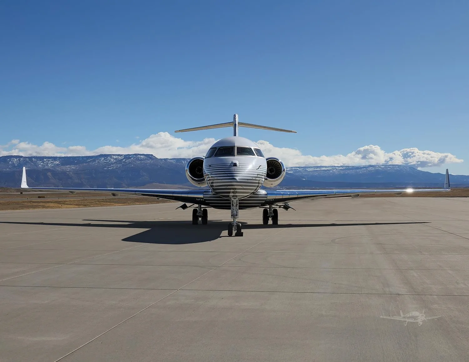 Exterior view of a 2007 BOMBARDIER GLOBAL 5000.