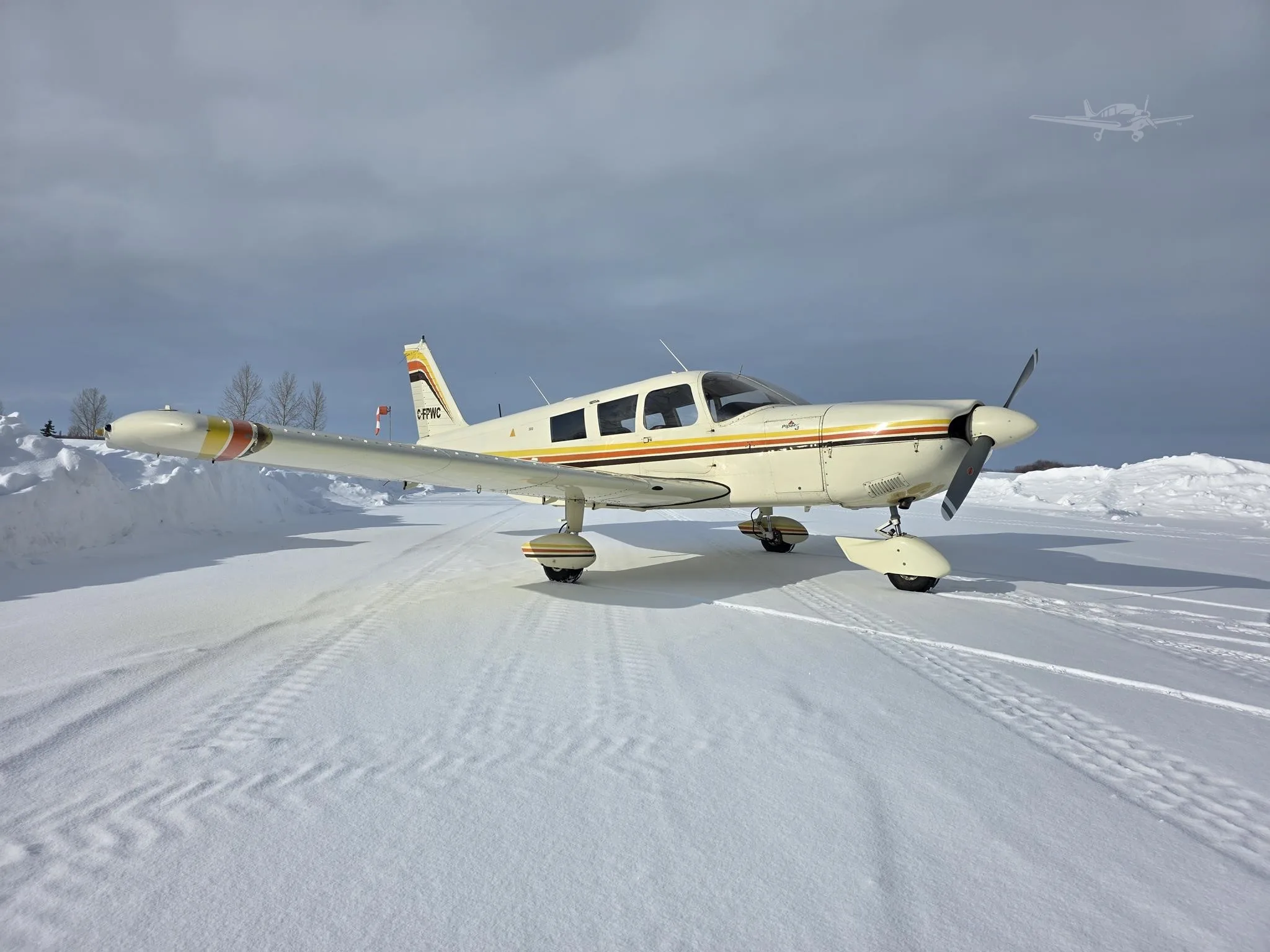 Exterior view of a 1967 PIPER CHEROKEE 6/300, C-FPWC.