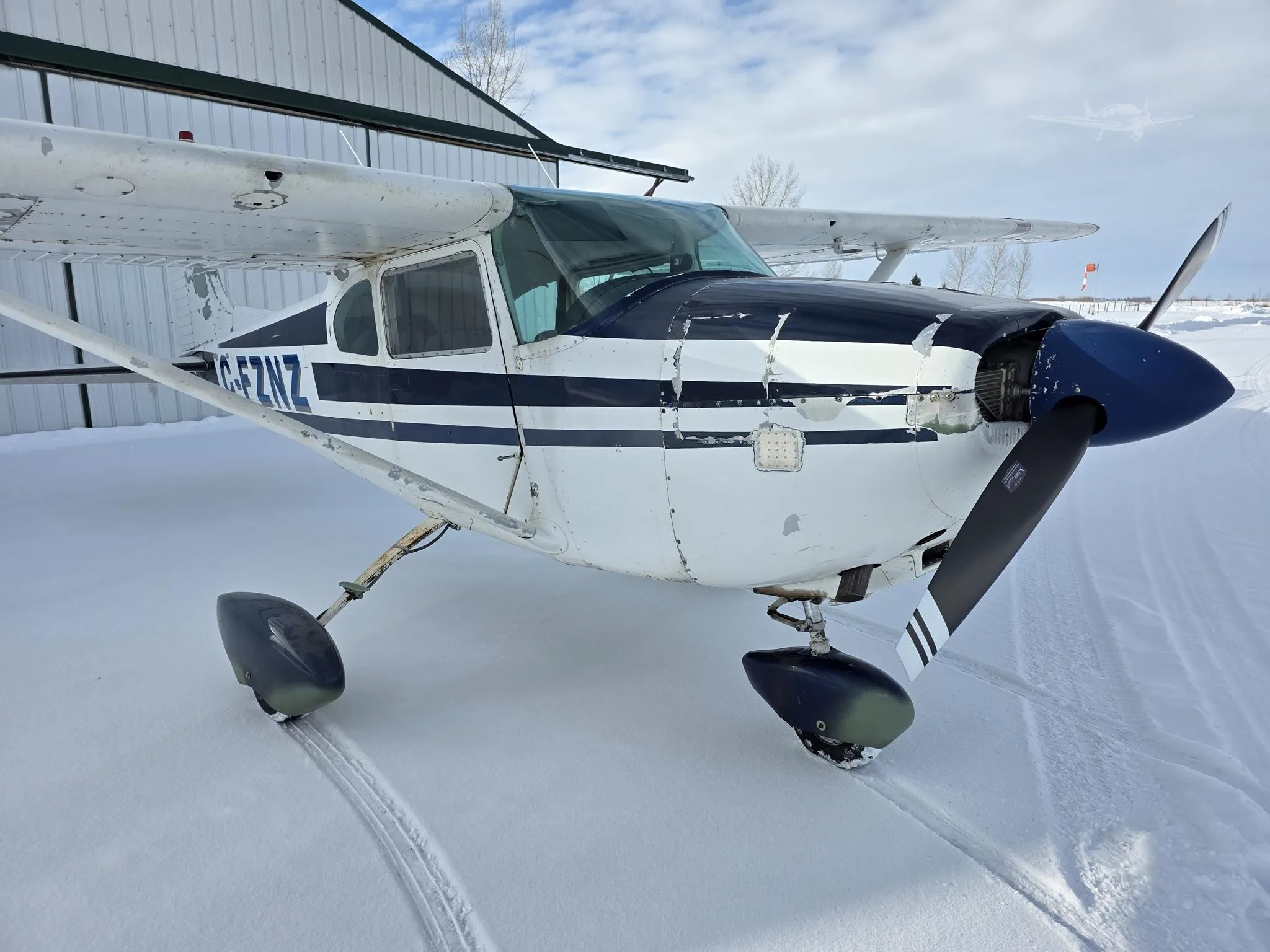 Exterior view of a 1959 CESSNA 182 SKYLANE, C-FZNZ.