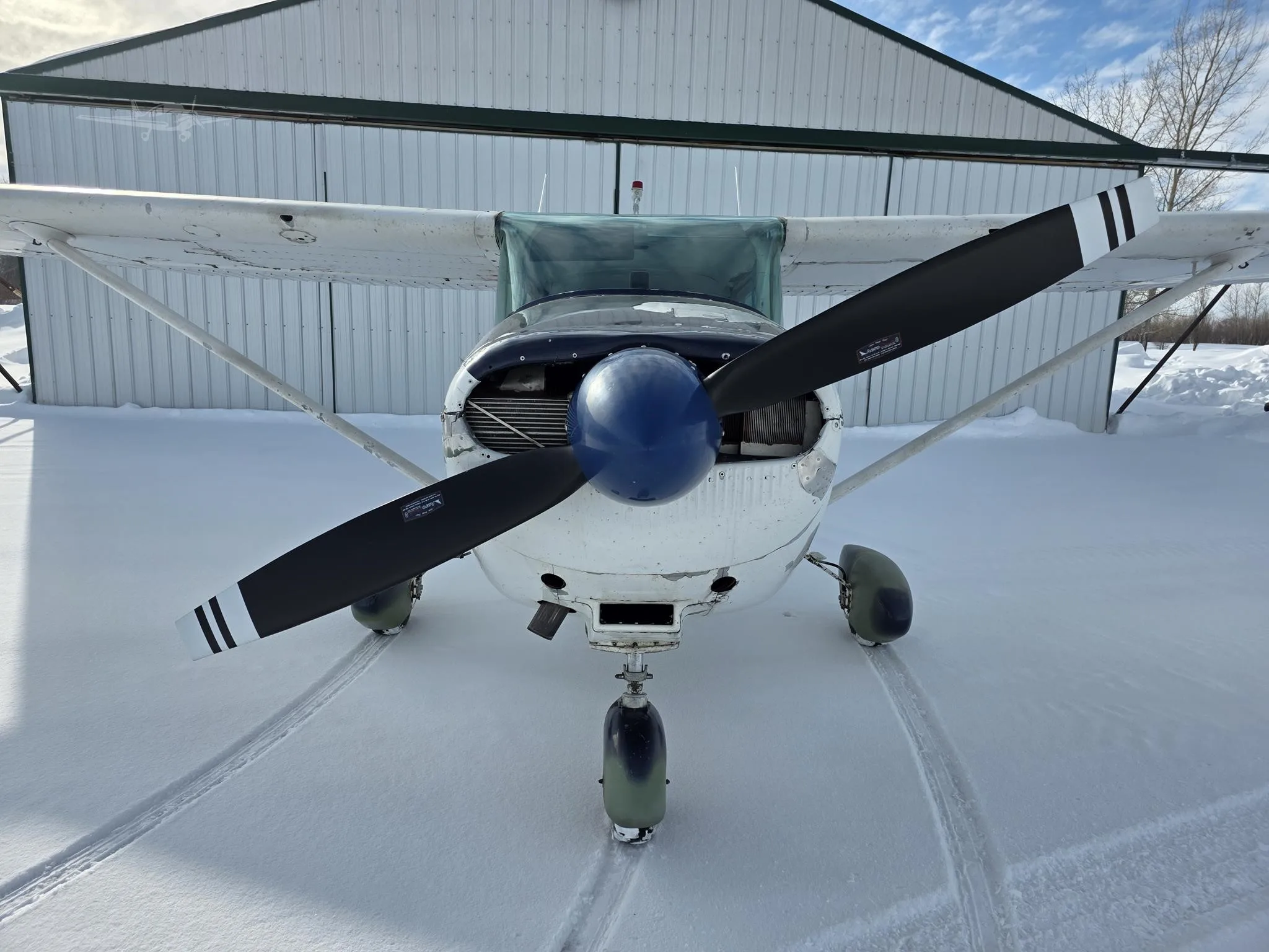 Exterior view of a 1959 CESSNA 182 SKYLANE, C-FZNZ.
