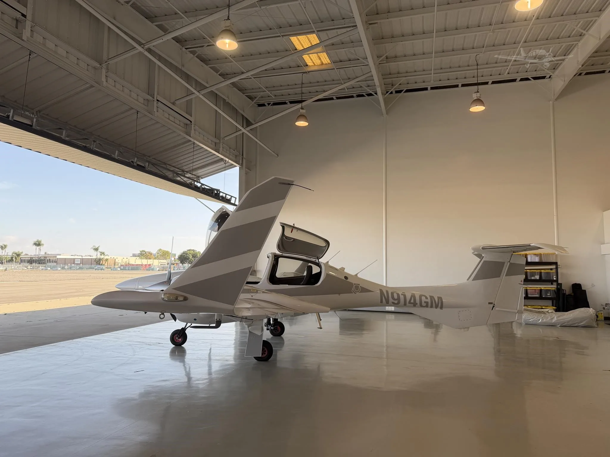 Exterior view of a 2016 DIAMOND DA42 VI, N914GM.