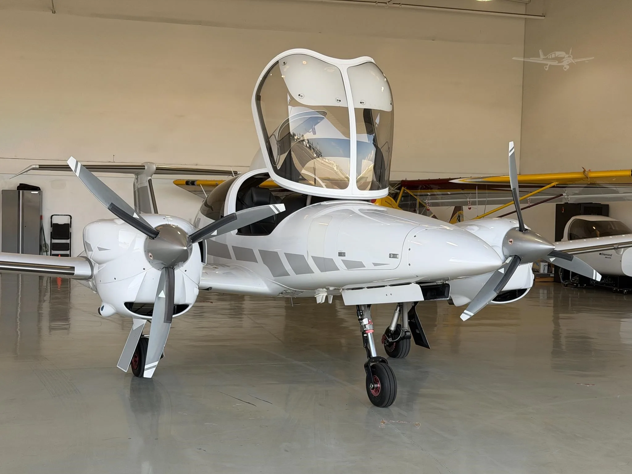 Exterior view of a 2016 DIAMOND DA42 VI, N914GM.
