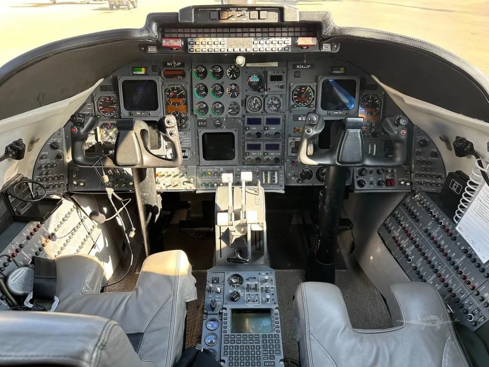 Cockpit and instrument panel of a 1994 LEARJET 31A.