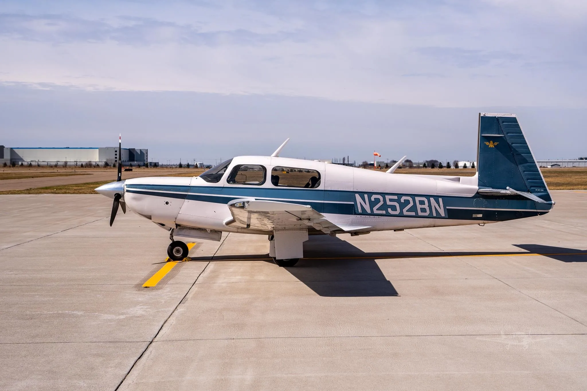Exterior view of a 1987 MOONEY M20K 305 ROCKET, N252BN.