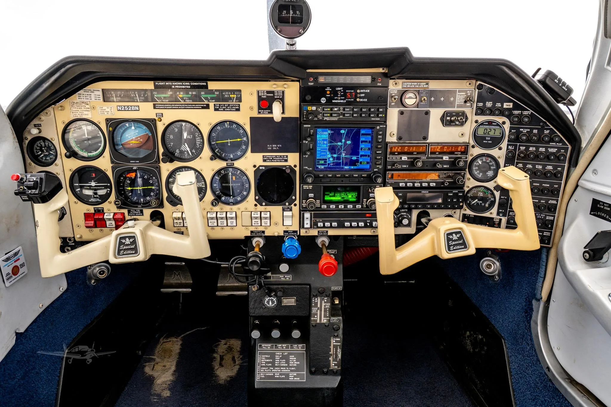 Cockpit and instrument panel of a 1987 MOONEY M20K 305 ROCKET.