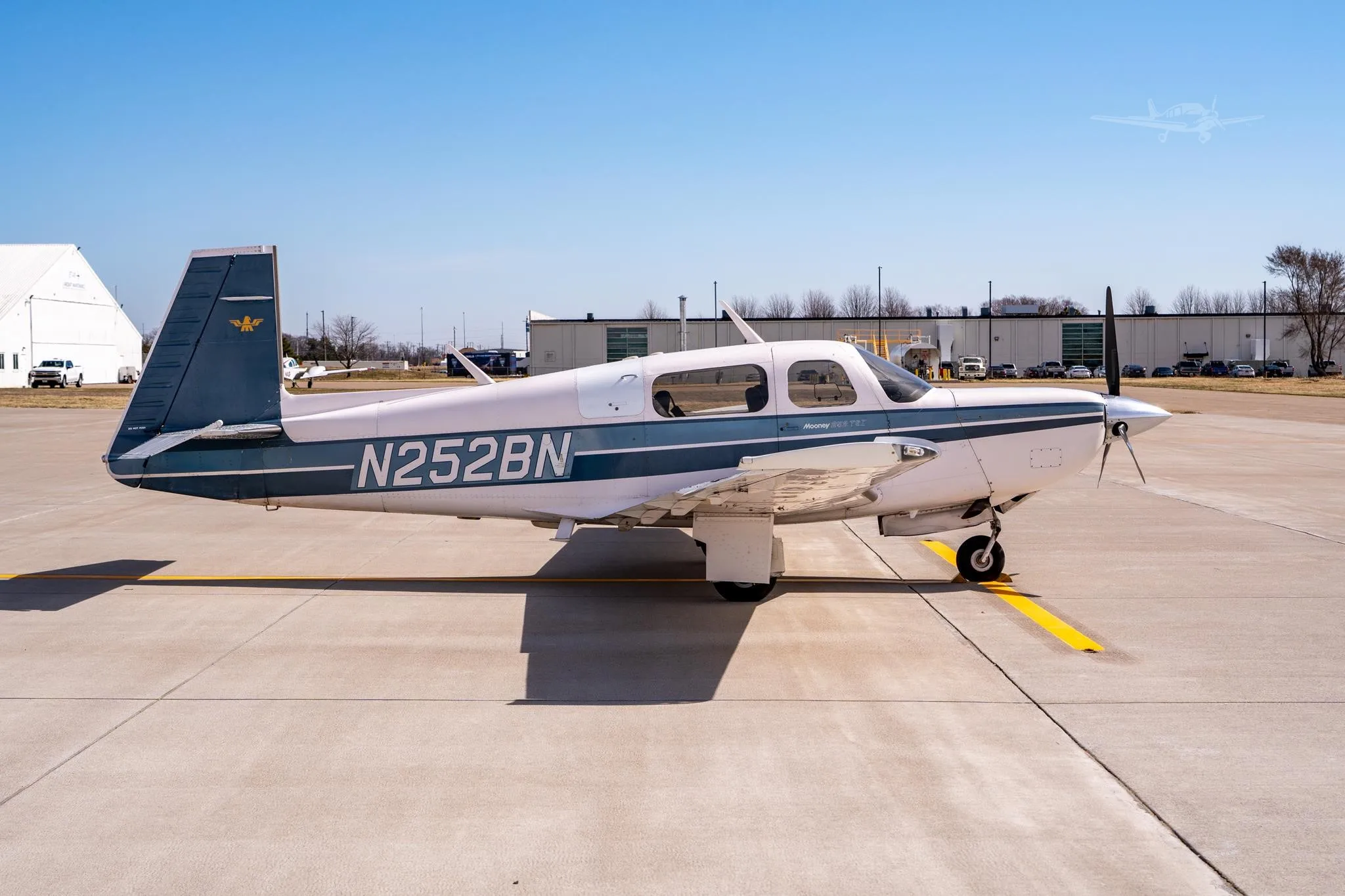 Exterior view of a 1987 MOONEY M20K 305 ROCKET, N252BN.