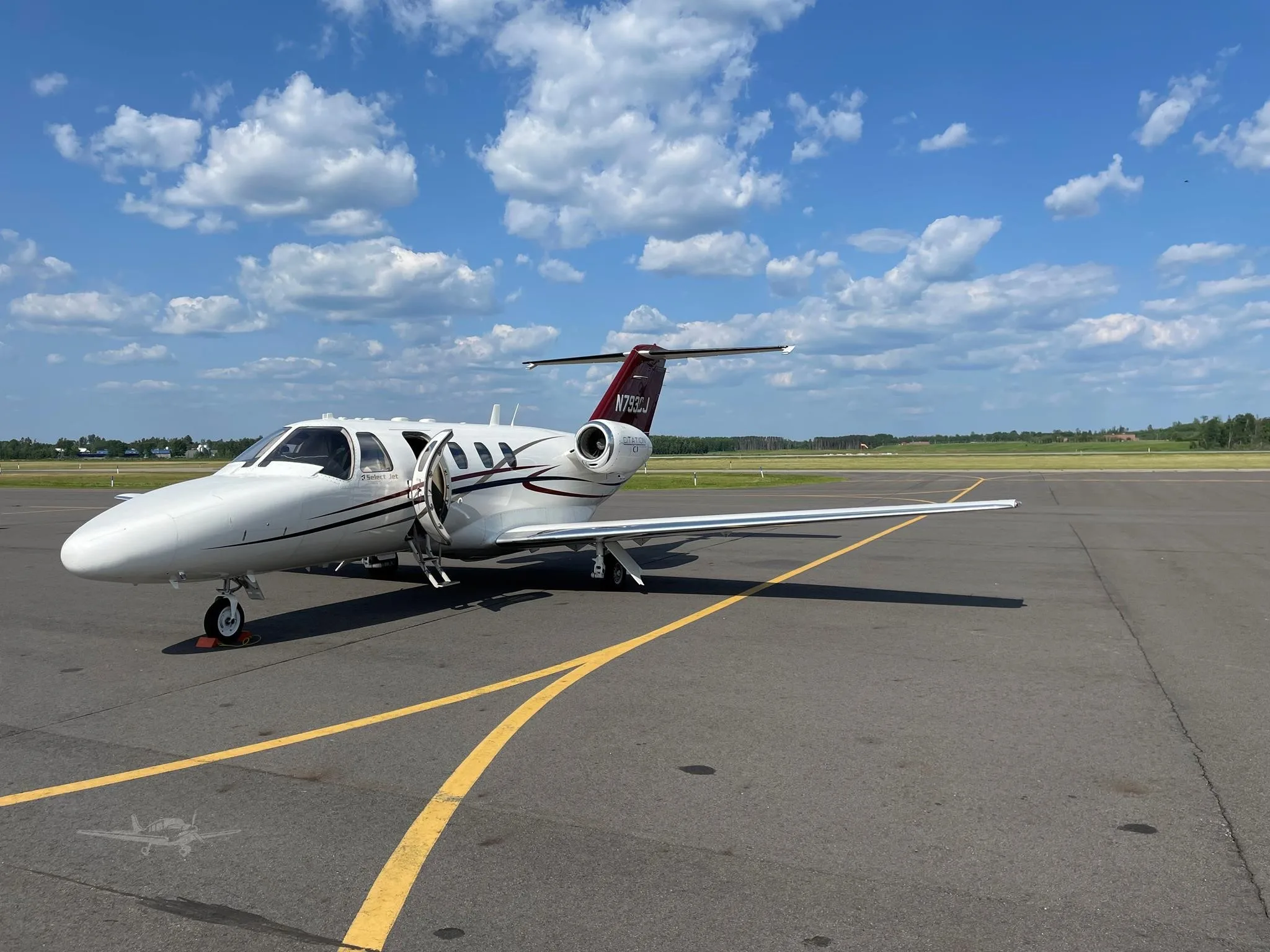 Exterior view of a 1993 CESSNA CITATION JET, N793CJ.