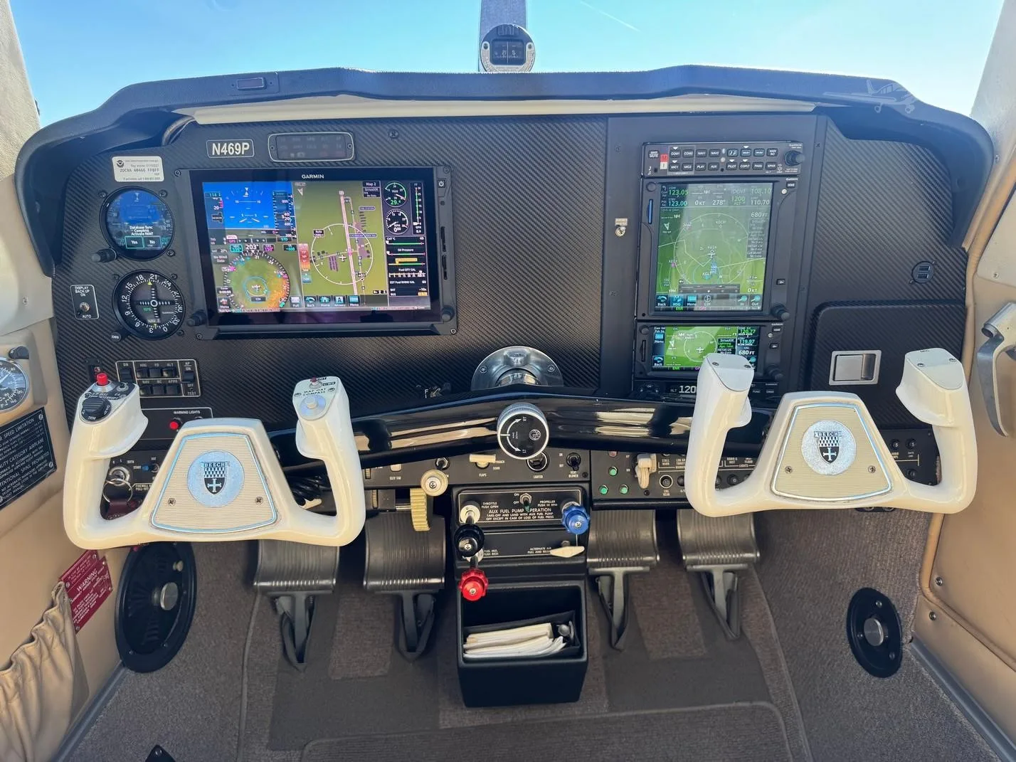 Avionics suite of a 1994 BEECHCRAFT F33A BONANZA.