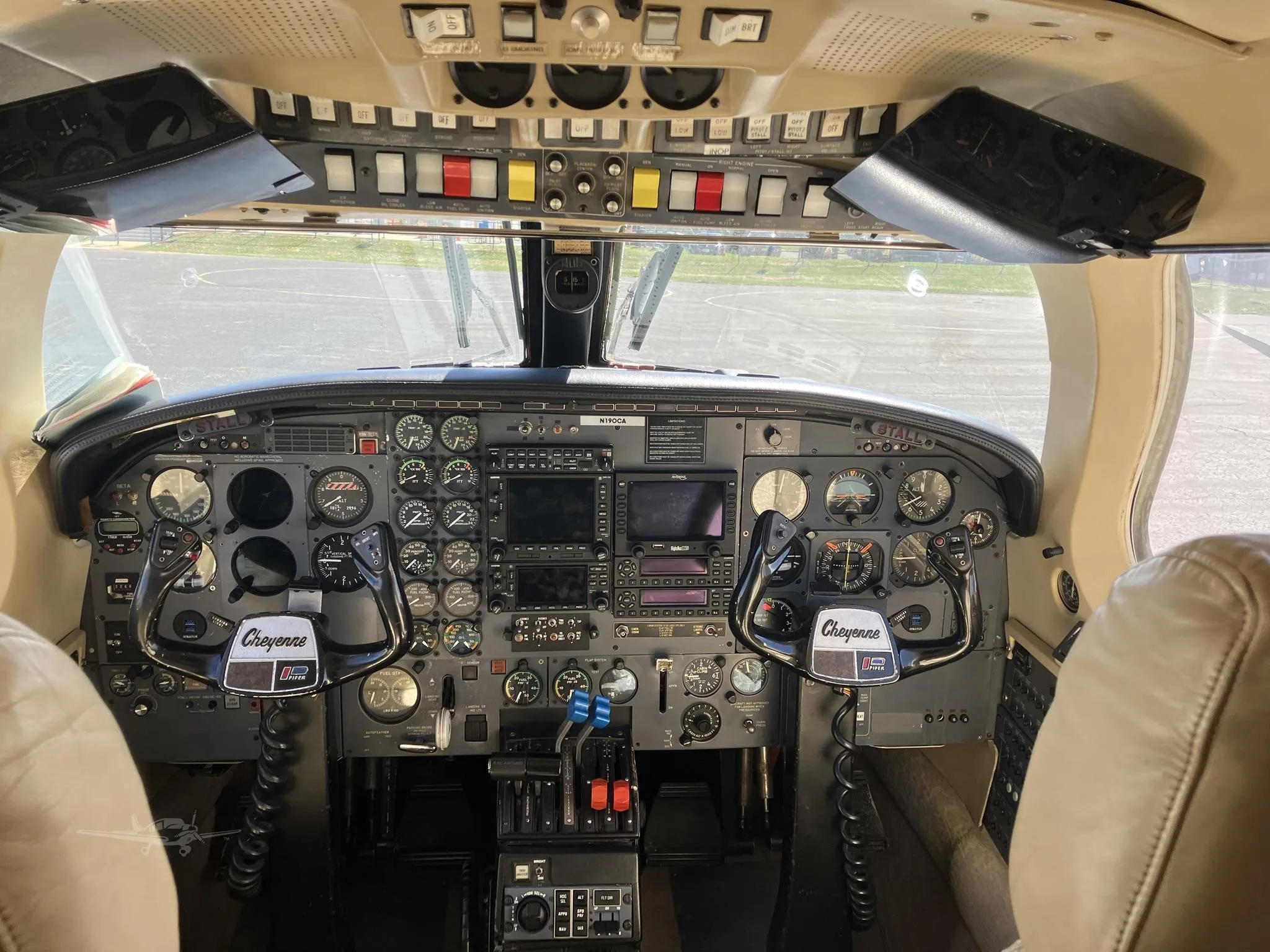 Cockpit and instrument panel of a 1981 PIPER CHEYENNE III.