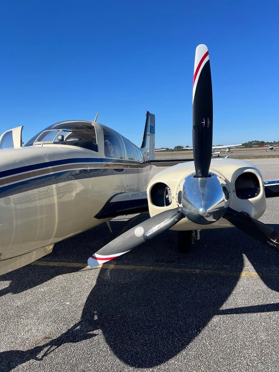 Exterior view of a 1984 BEECHCRAFT 58P BARON, N5858P.