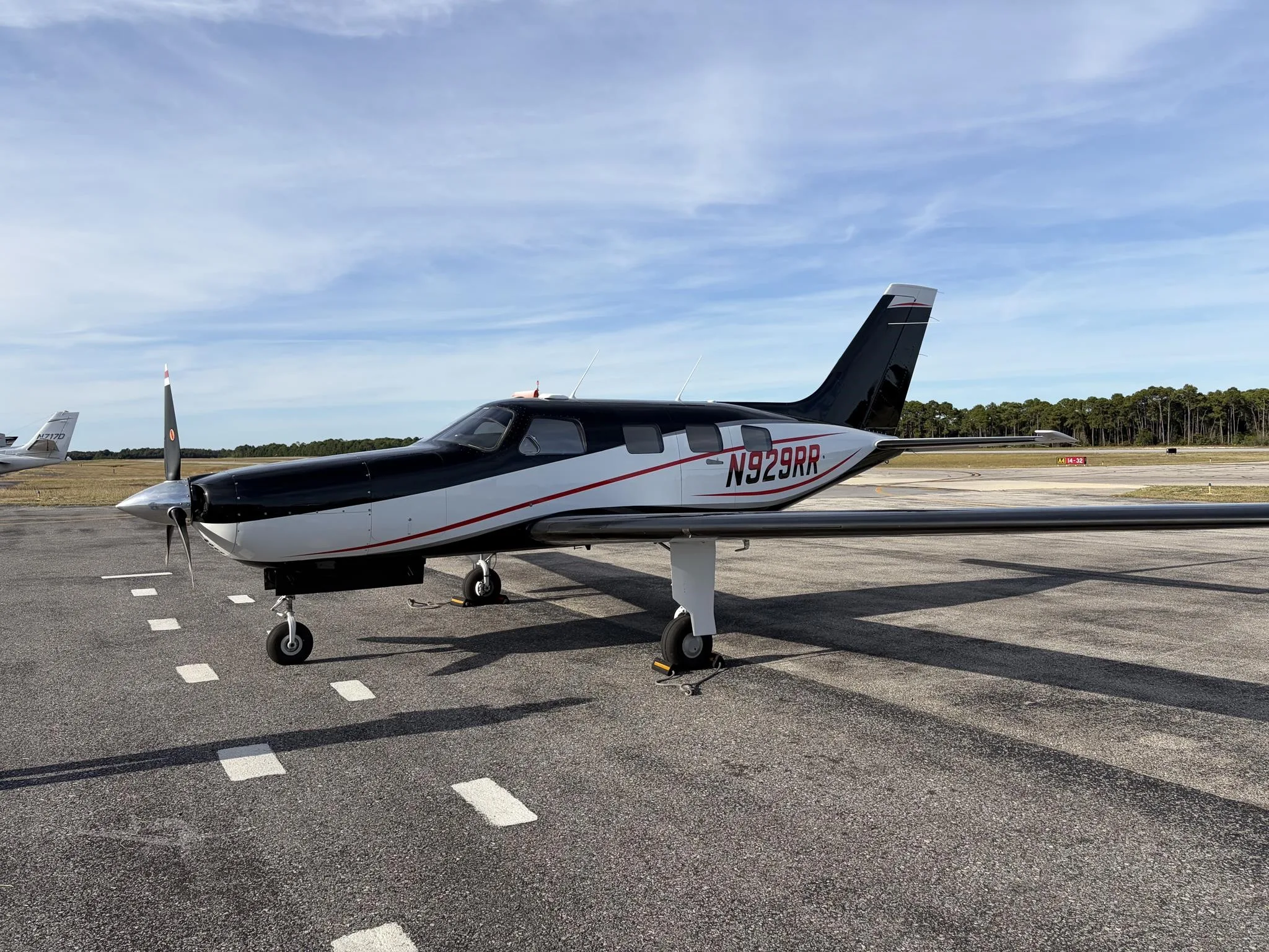 Exterior view of a 1997 PIPER MALIBU MIRAGE, N929RR.