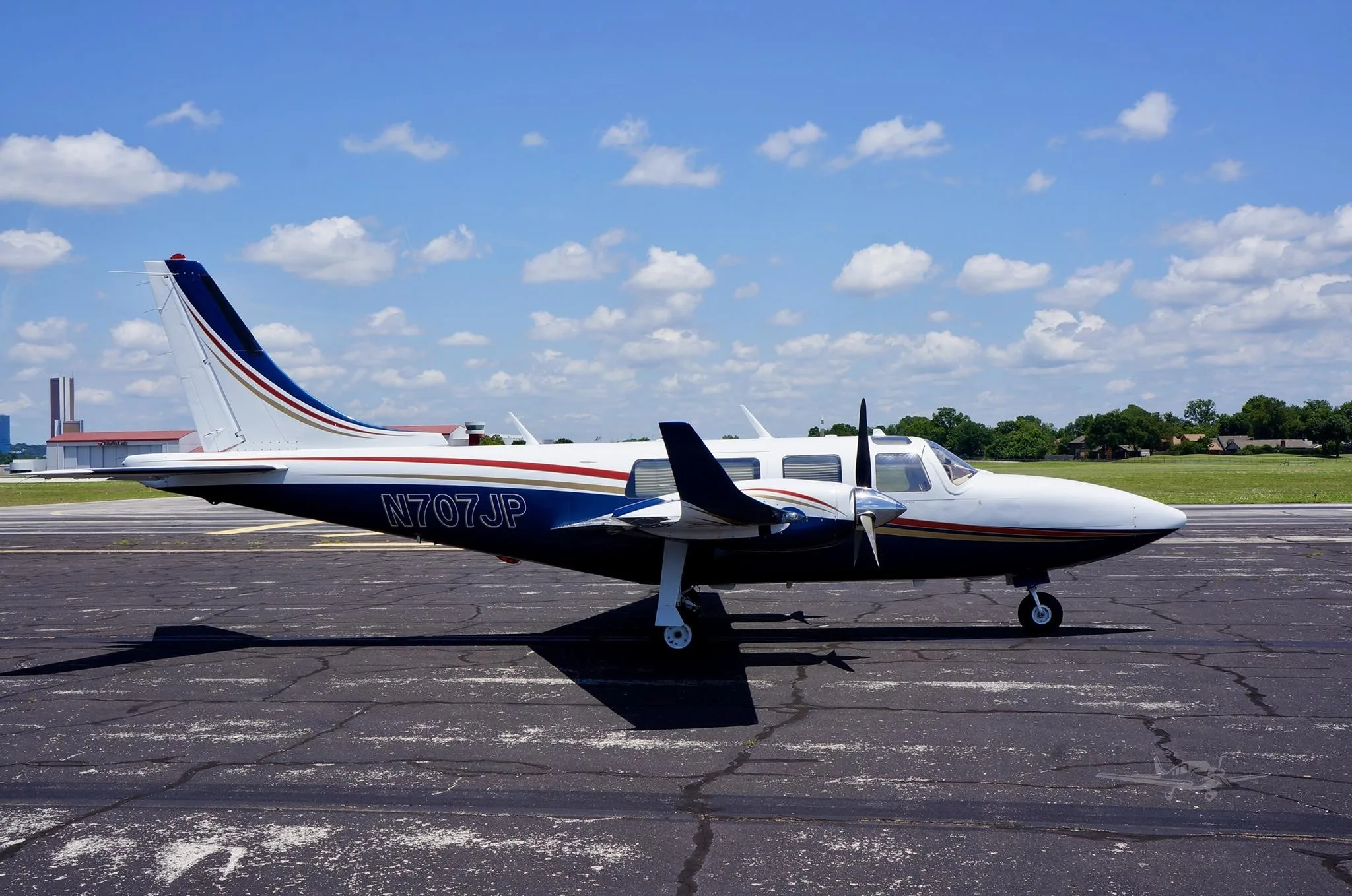 Exterior view of a 1984 AEROSTAR 700P, N707JP.