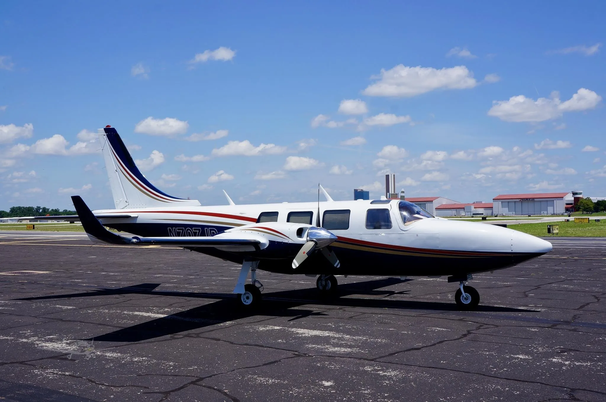 Exterior view of a 1984 AEROSTAR 700P, N707JP.