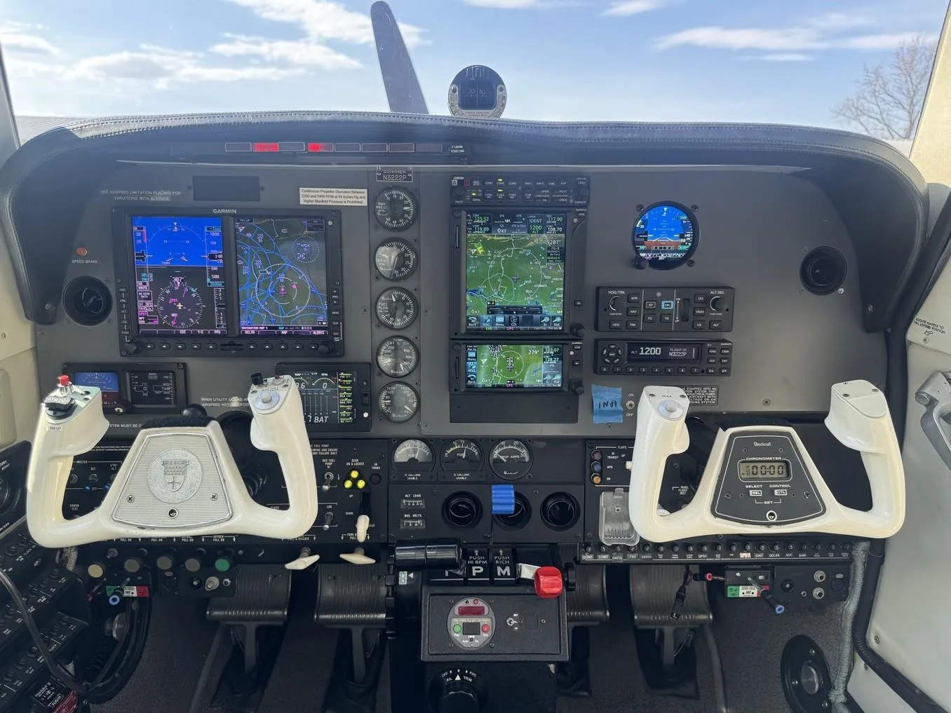 Cockpit and instrument panel of a 1995 BEECHCRAFT B36TC BONANZA.
