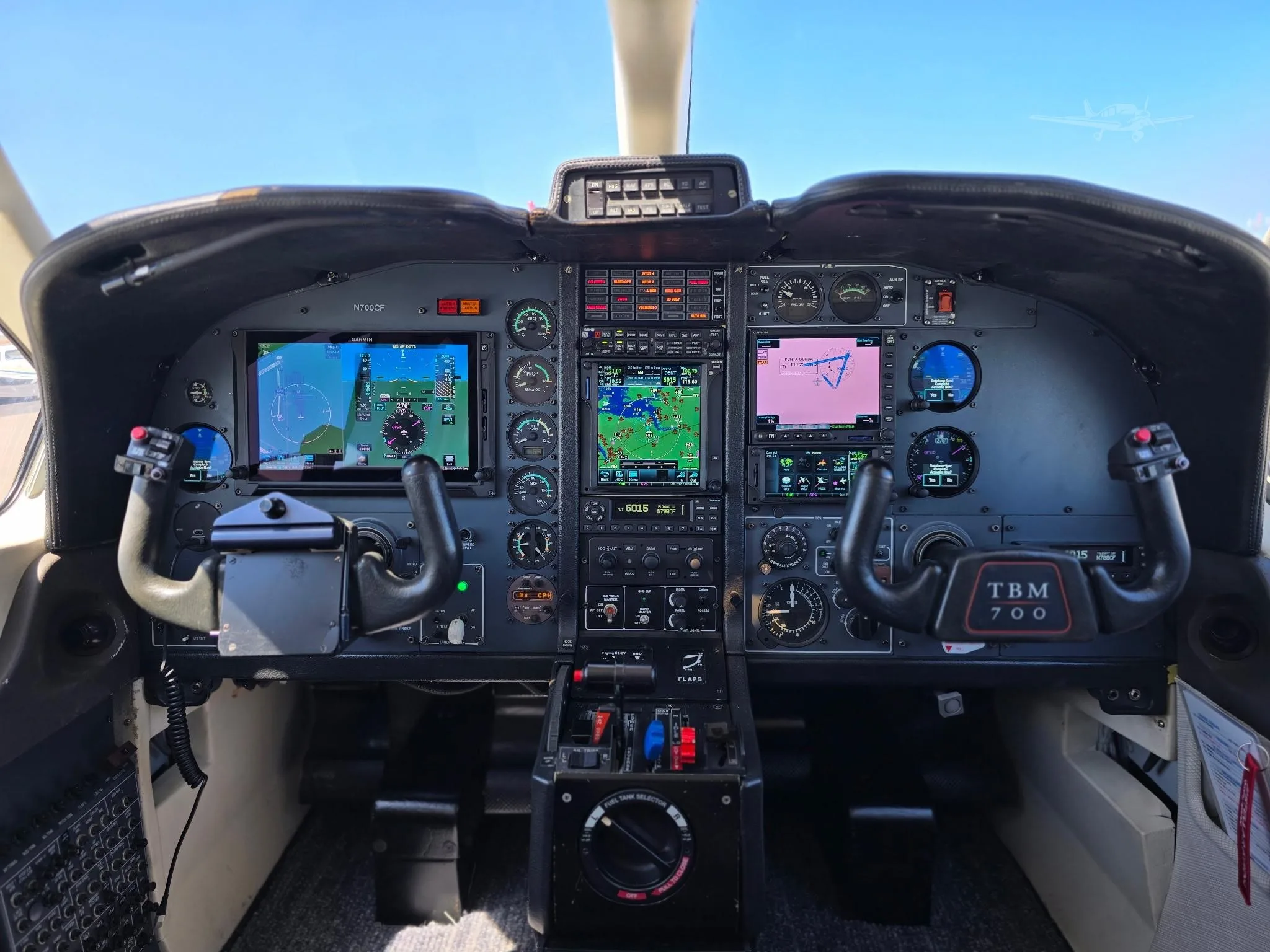 Cockpit and instrument panel of a 1996 DAHER TBM 700.