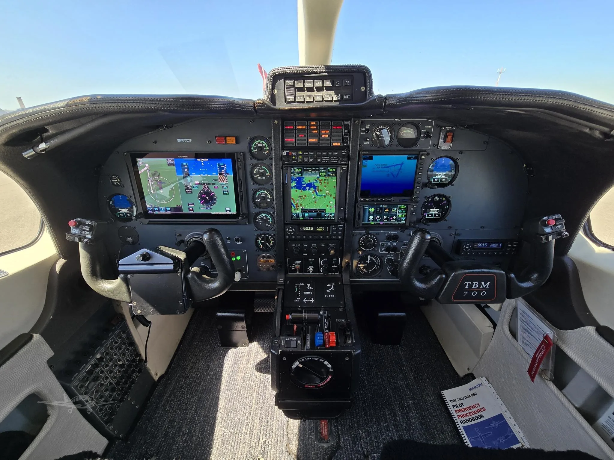 Cockpit and instrument panel of a 1996 DAHER TBM 700.