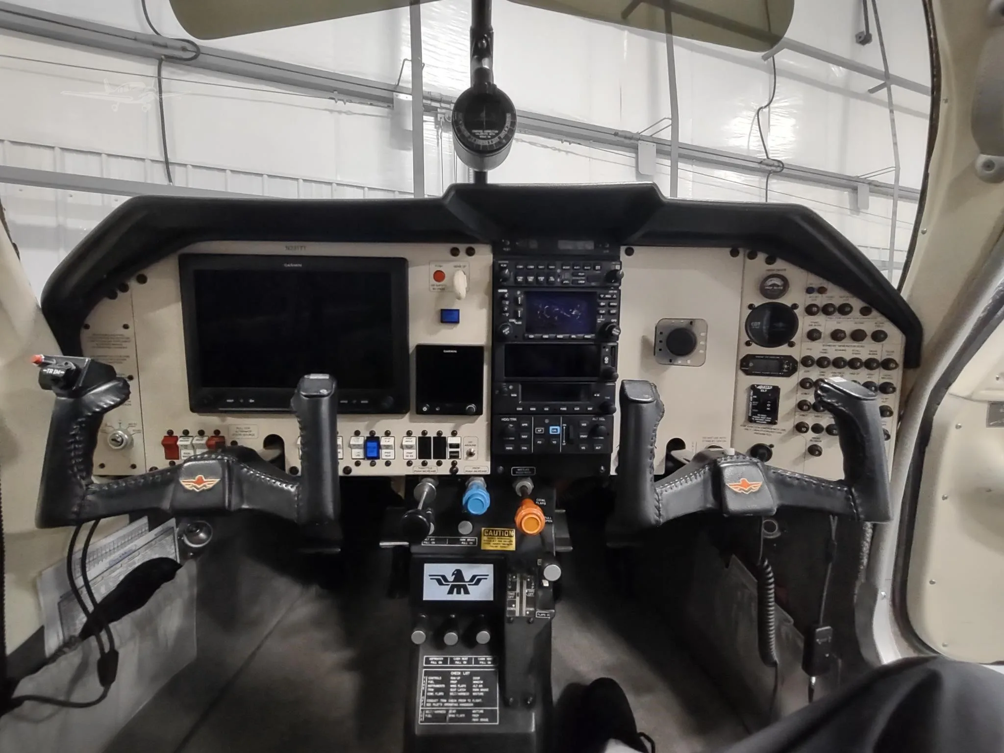 Cockpit and instrument panel of a 1985 MOONEY M20K 231.