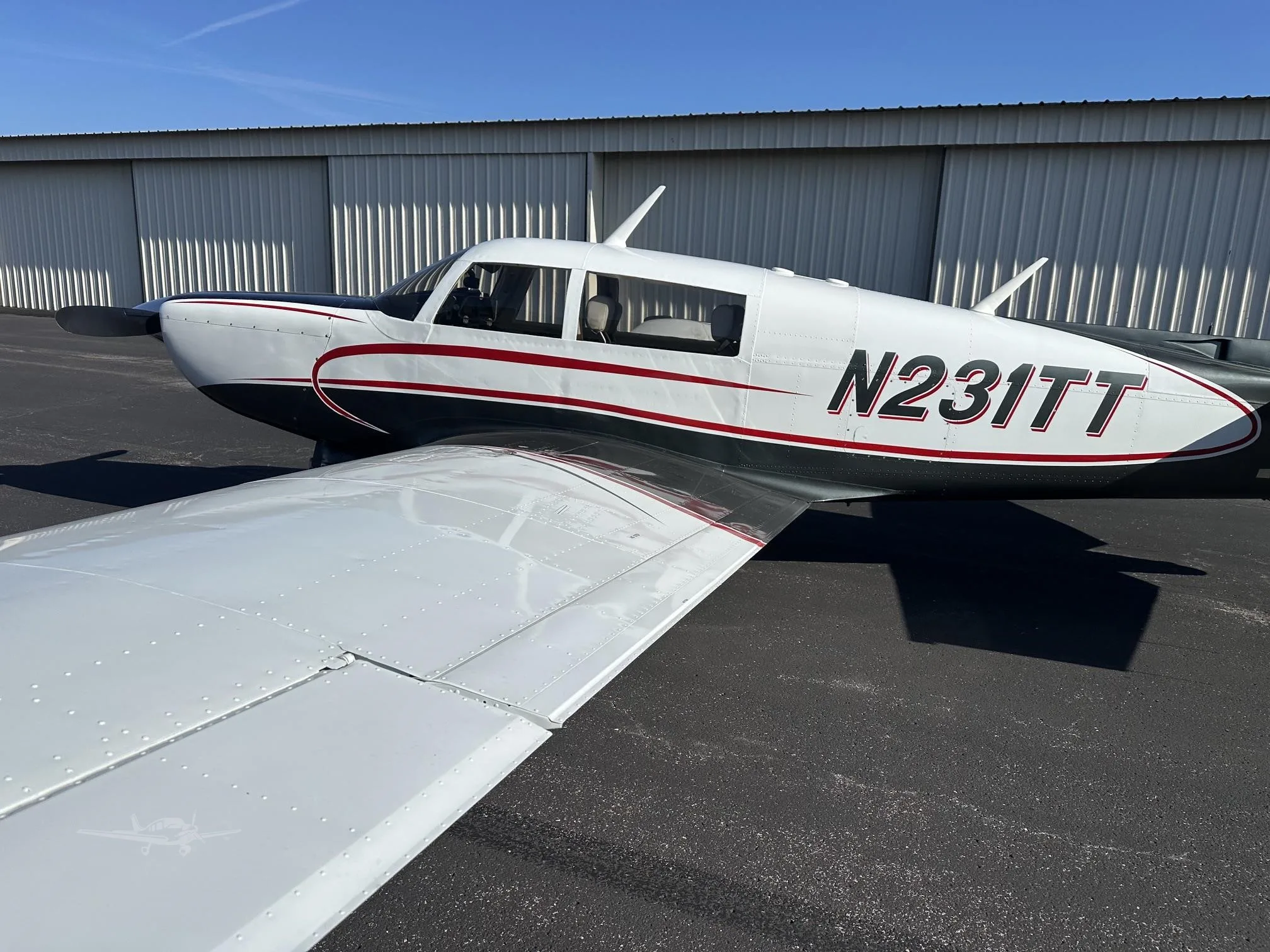 Exterior view of a 1985 MOONEY M20K 231, N231TT.