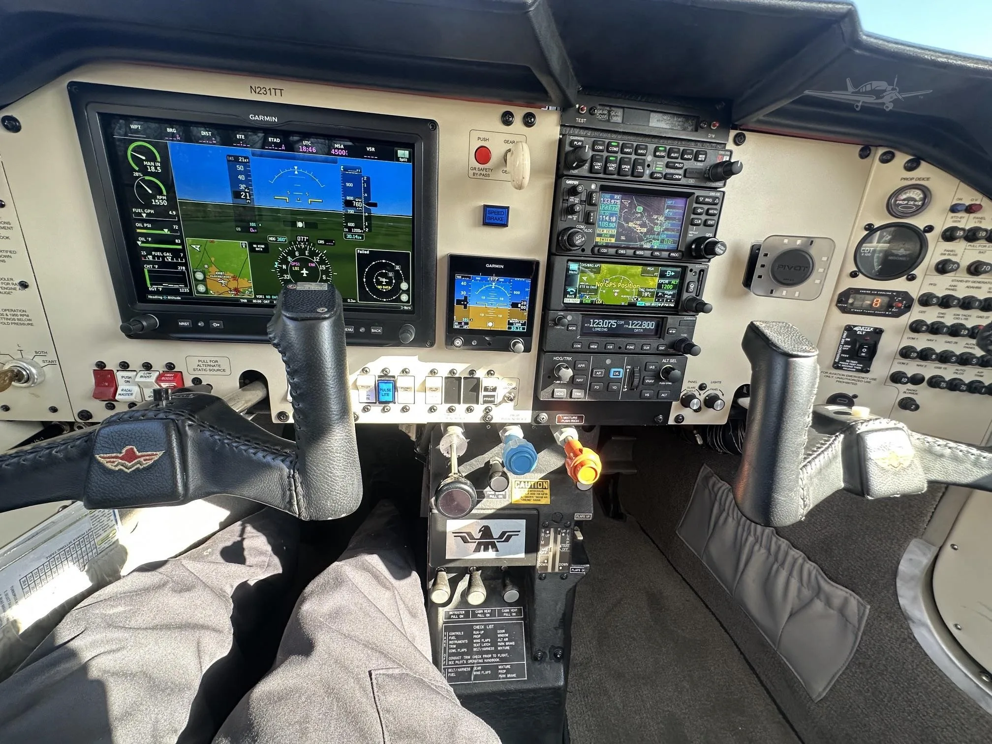 Cockpit and instrument panel of a 1985 MOONEY M20K 231.