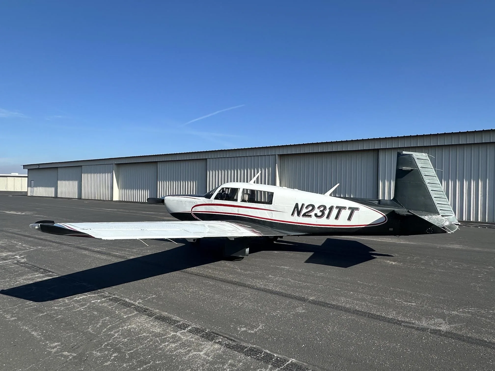 Exterior view of a 1985 MOONEY M20K 231, N231TT.