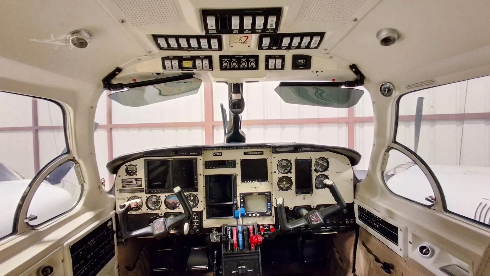 Cockpit and instrument panel of a 1980 PIPER NAVAJO CR.