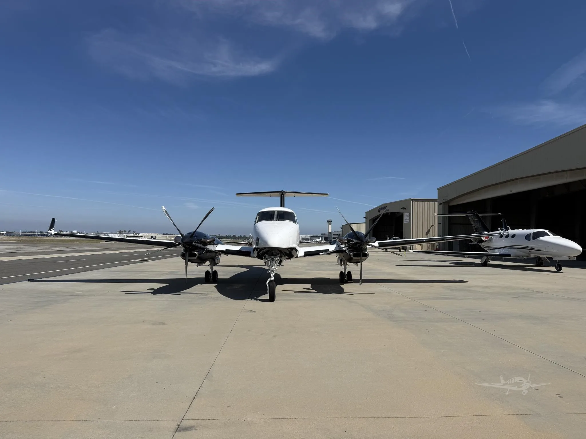 Exterior view of a 1991 BEECHCRAFT KING AIR 350, N714MH.