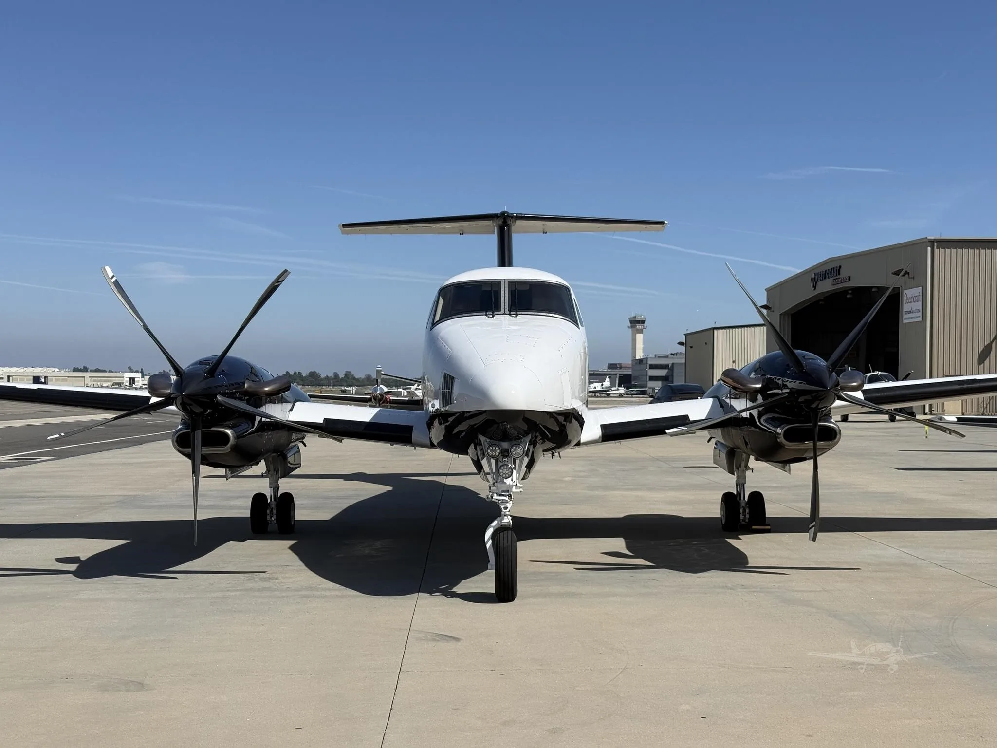 Exterior view of a 1991 BEECHCRAFT KING AIR 350, N714MH.