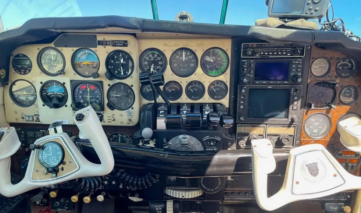 Cockpit and instrument panel of a 1977 BEECHCRAFT 58 BARON.