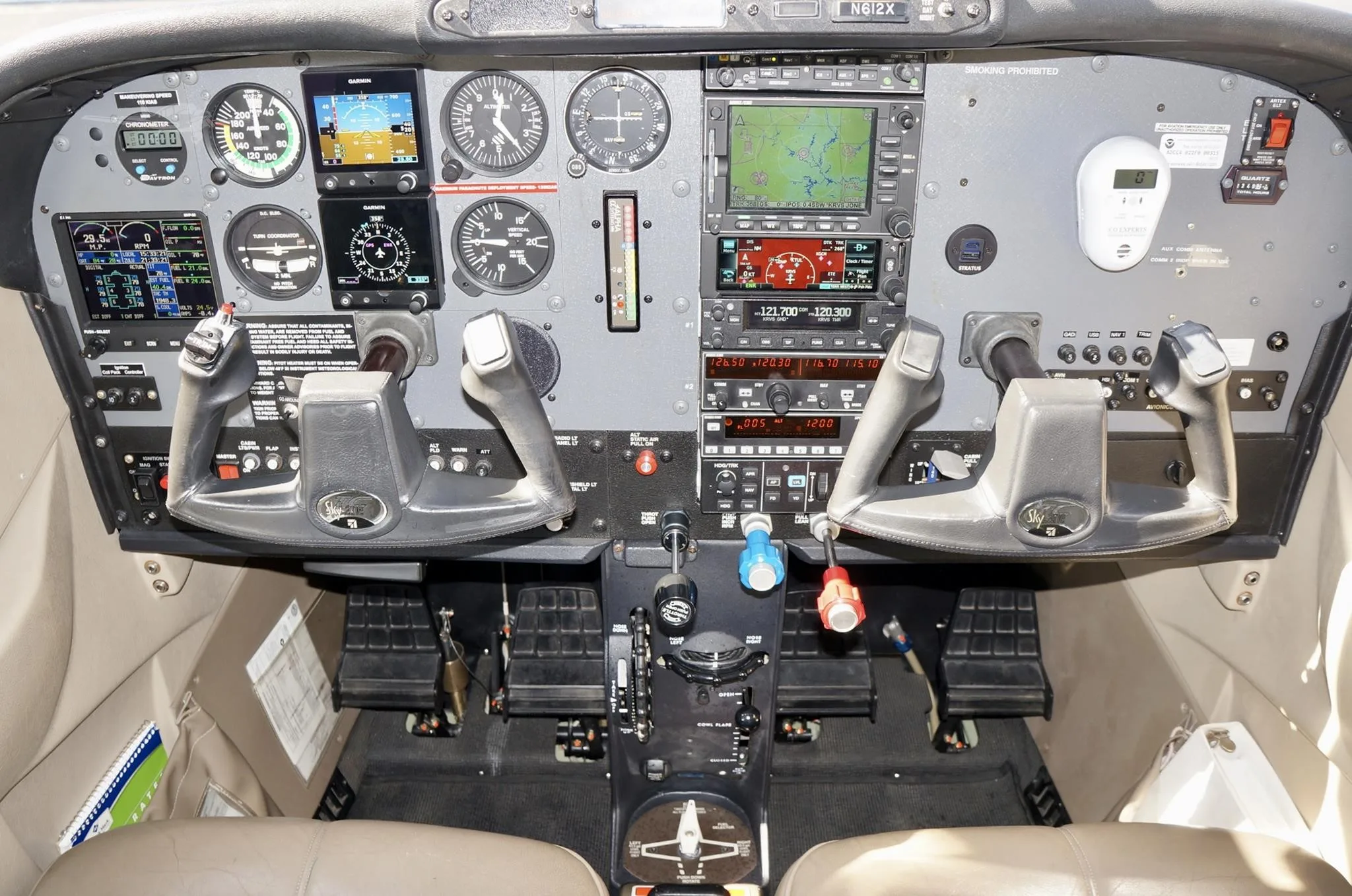 Cockpit and instrument panel of a 2003 CESSNA TURBO 182T SKYLANE.