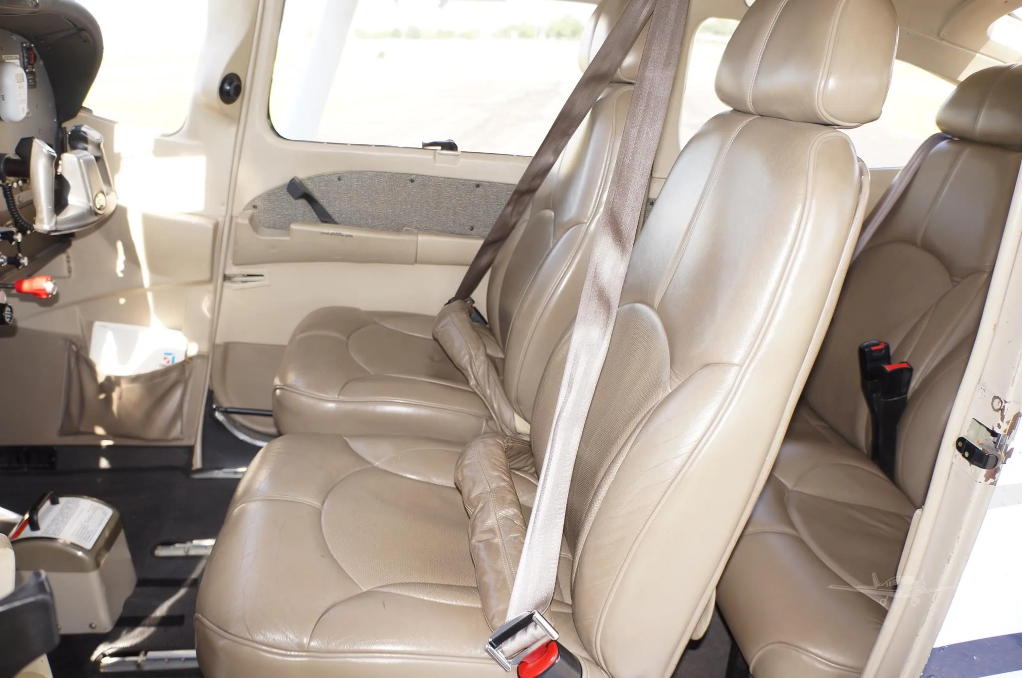 Cabin interior of a 2003 CESSNA TURBO 182T SKYLANE.