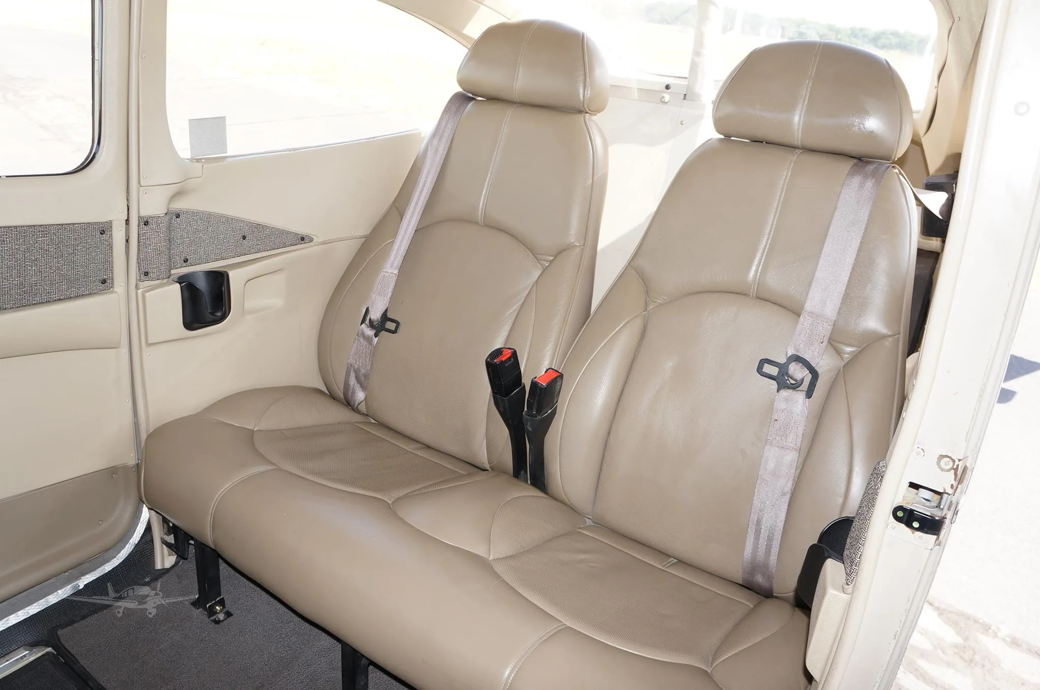 Cabin interior of a 2003 CESSNA TURBO 182T SKYLANE.