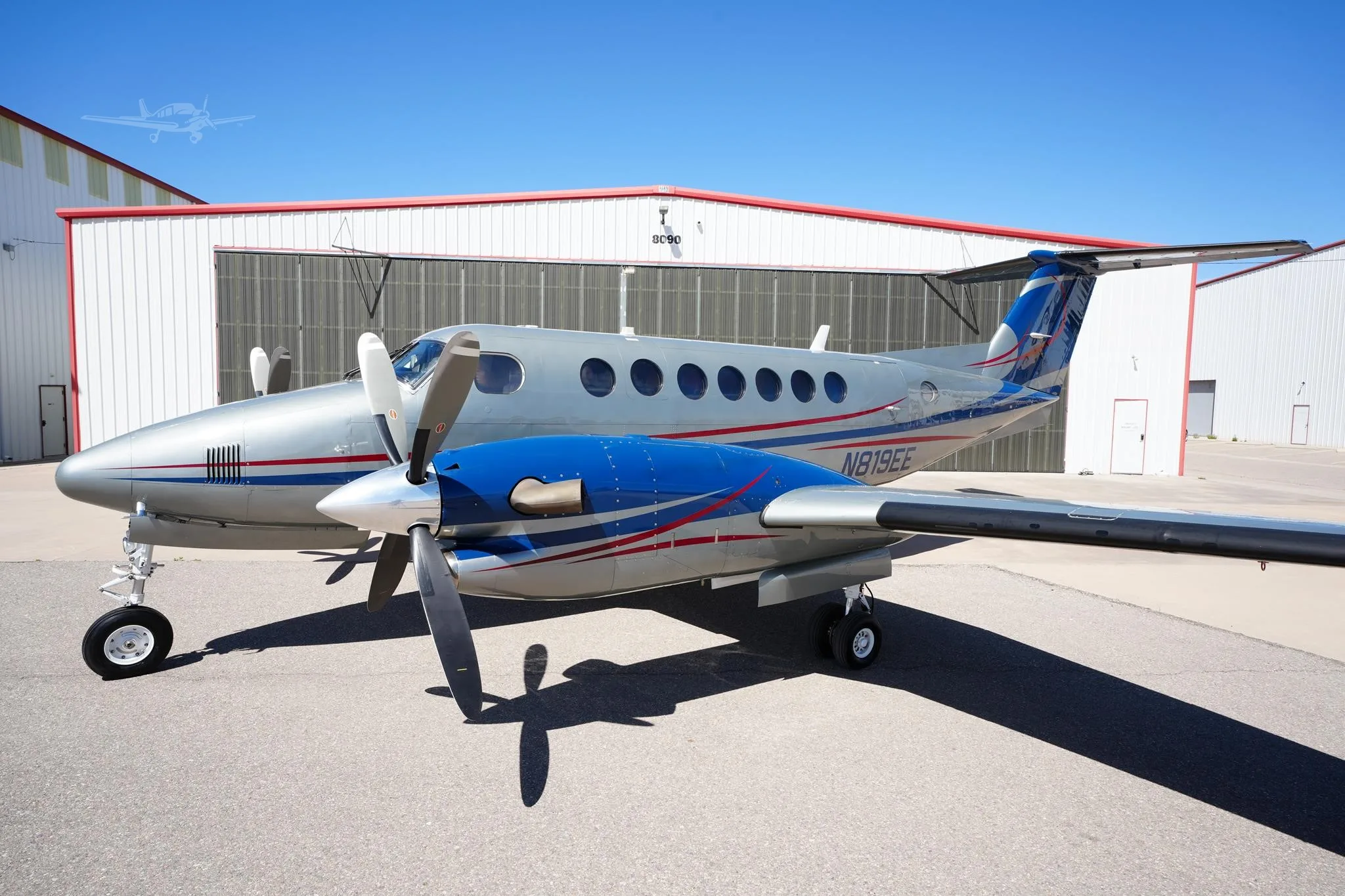 Exterior view of a 1998 BEECHCRAFT KING AIR 350, N819EE.