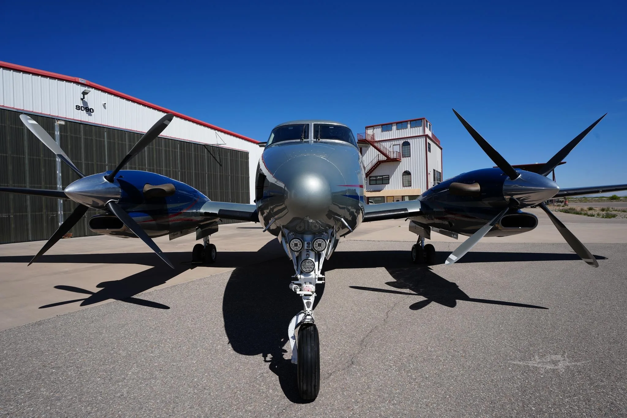 Exterior view of a 1998 BEECHCRAFT KING AIR 350, N819EE.