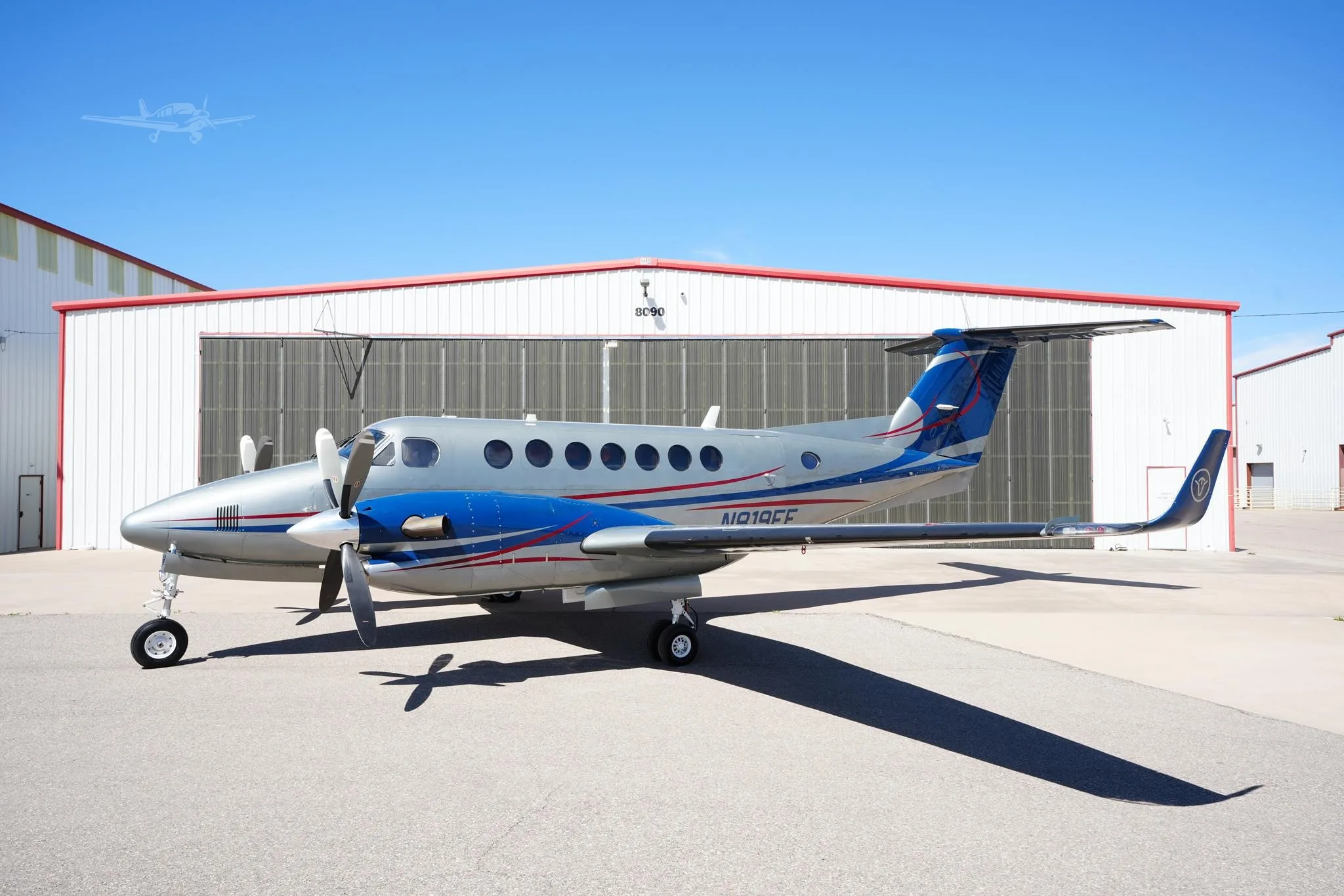 Exterior view of a 1998 BEECHCRAFT KING AIR 350, N819EE.
