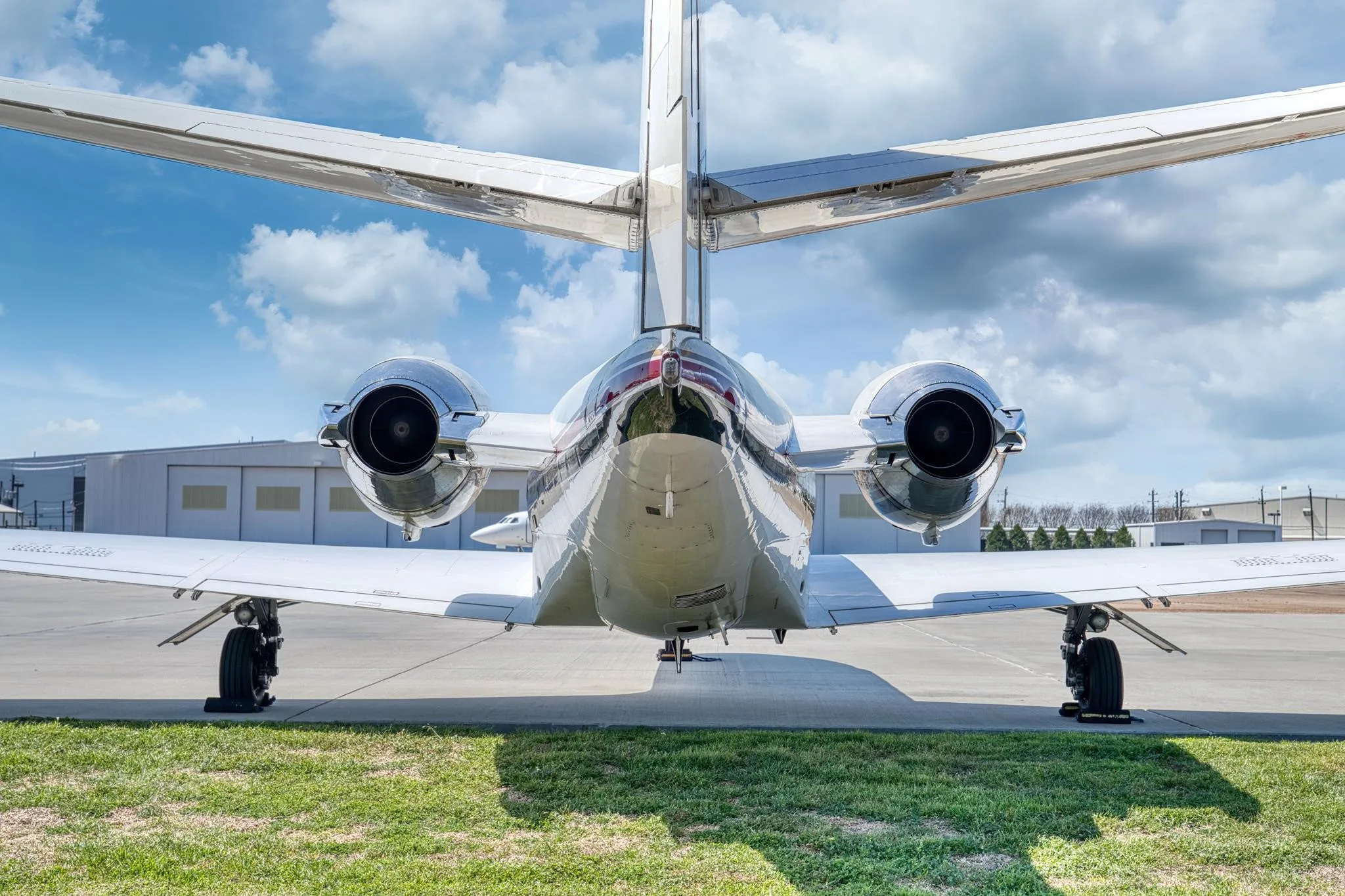 Exterior view of a 1996 CESSNA CITATION V ULTRA, N560PE.