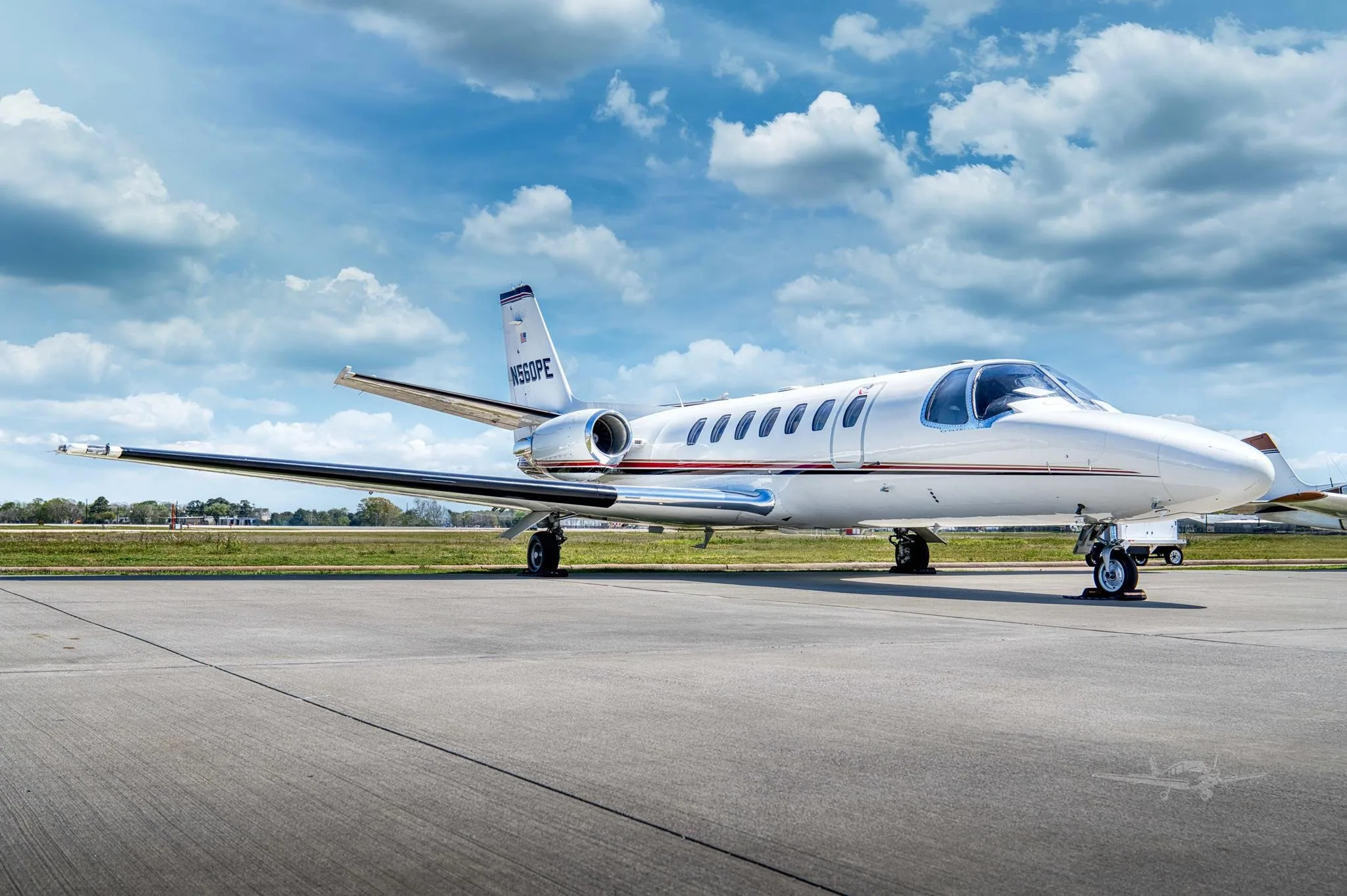Exterior view of a 1996 CESSNA CITATION V ULTRA, N560PE.